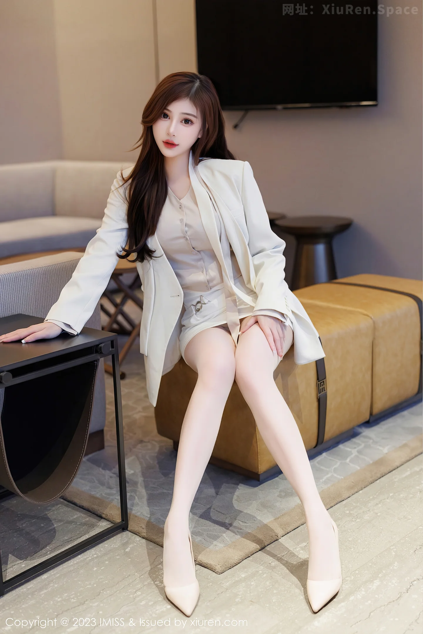 图片[5]-[IMISS爱蜜社]Vol.732 气质女神Lavinia肉性感OL装扮淡灰蕾丝内衣秀完美身材诱惑写真45P-秀人网官方网站